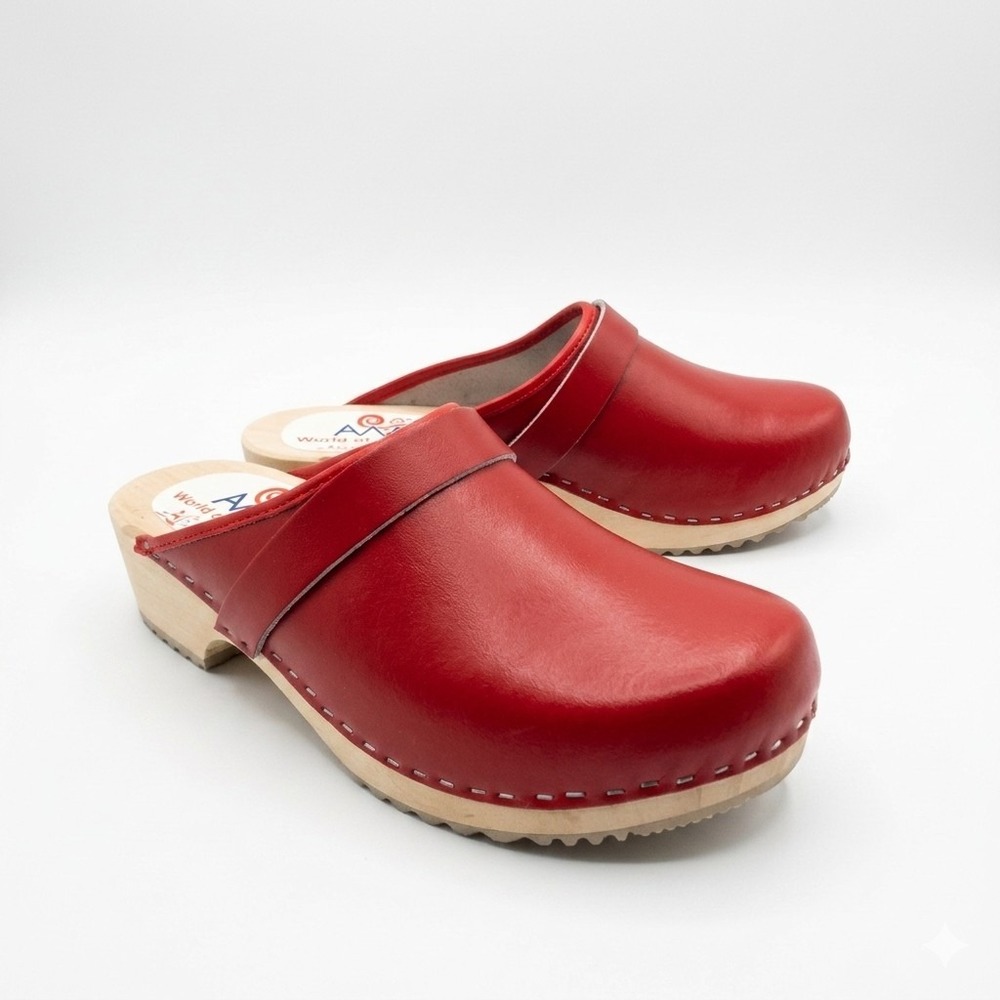 World Of Clogs AM-Toffeln Swedish Style Clogs in Red 43 US 12 Wooden Footbed